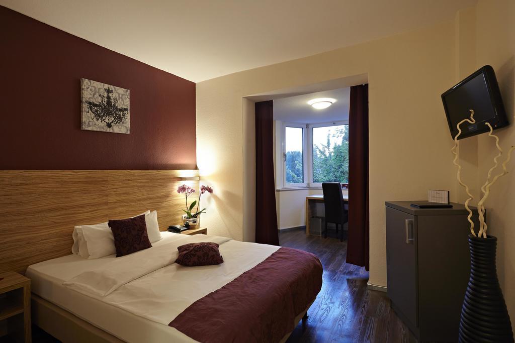 Hotel Bonjour Bad Soden am Taunus Kültér fotó