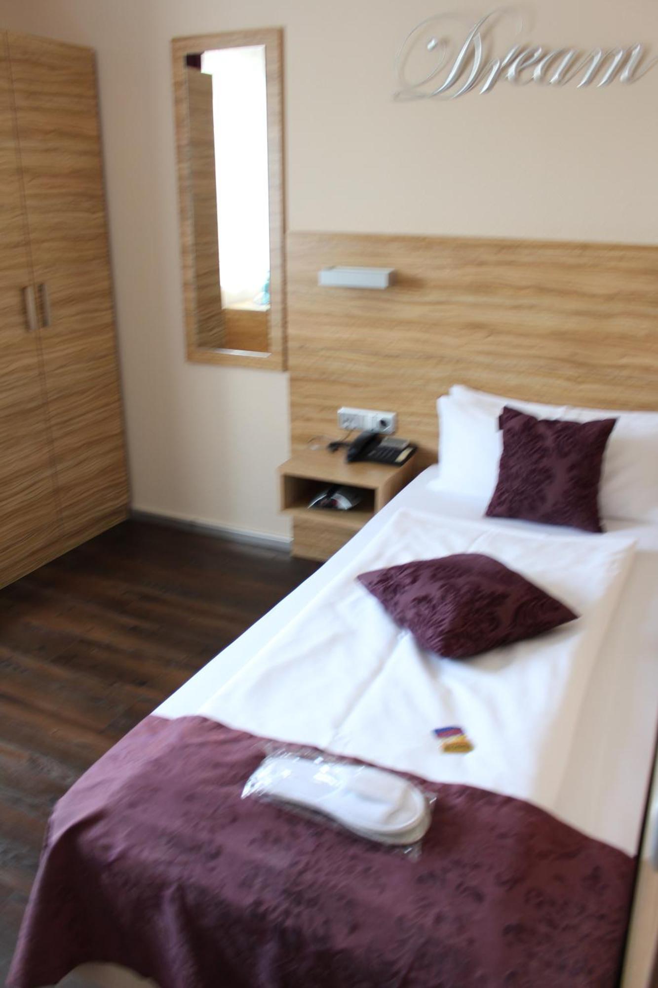 Hotel Bonjour Bad Soden am Taunus Szoba fotó
