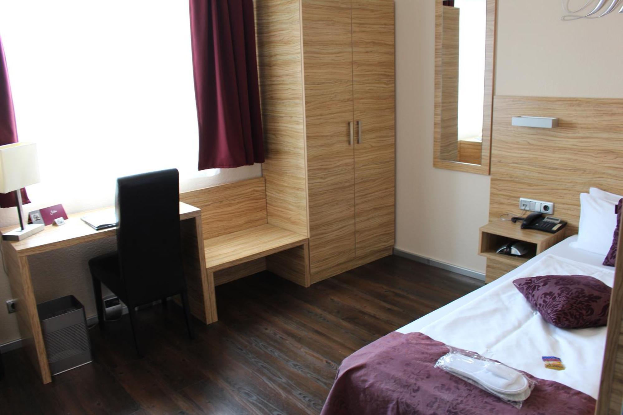 Hotel Bonjour Bad Soden am Taunus Szoba fotó